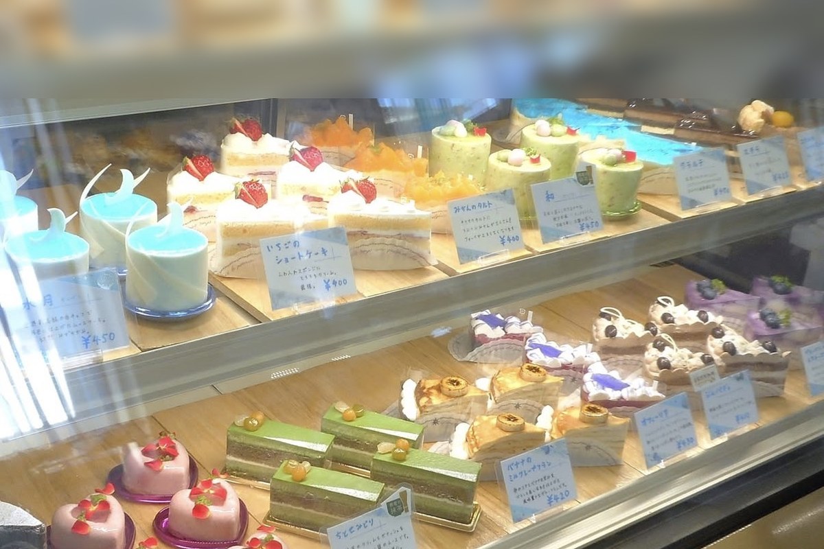 洋菓子店の内観写真（ぼかし加工済）